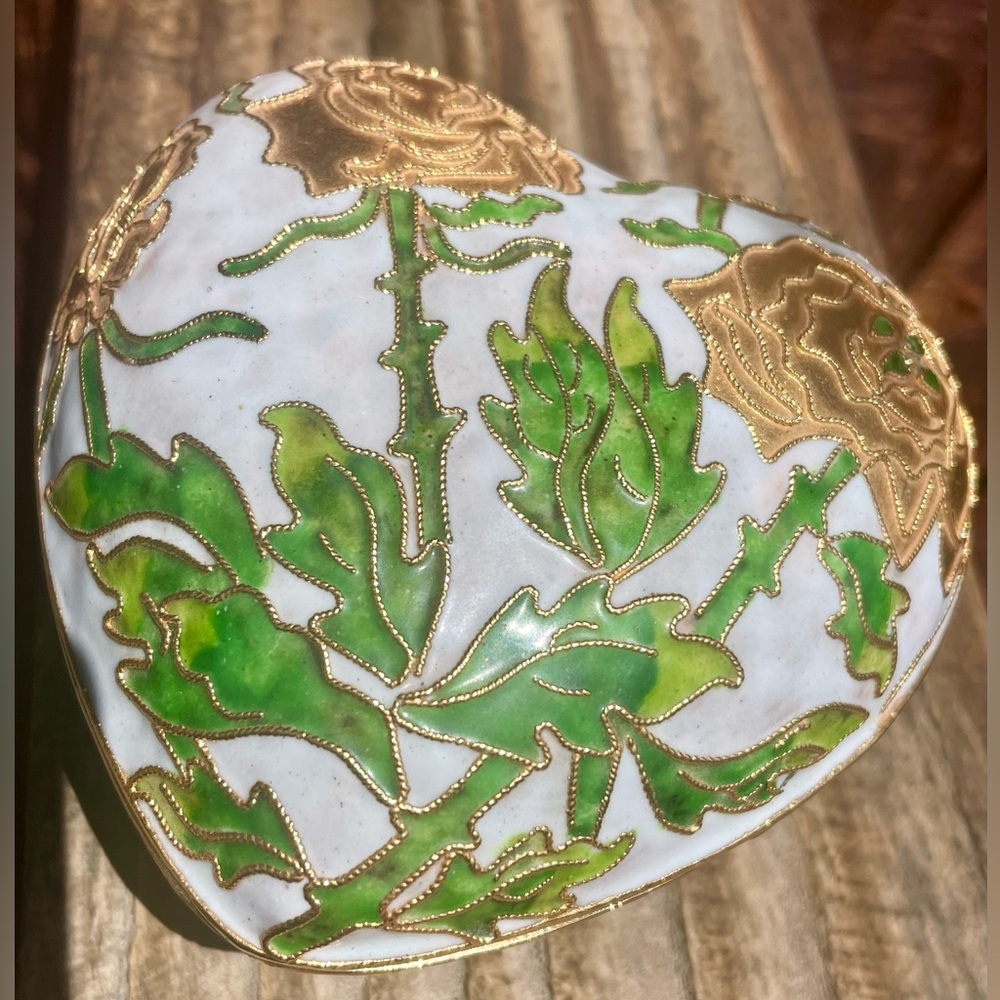Vintage Cloisonne White and Gold Floral Heart Trinket Box - Picture 5 of 15